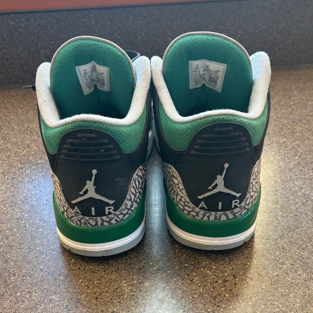 Jordan basketball Shoes Black and Green - Picture 3 of 8